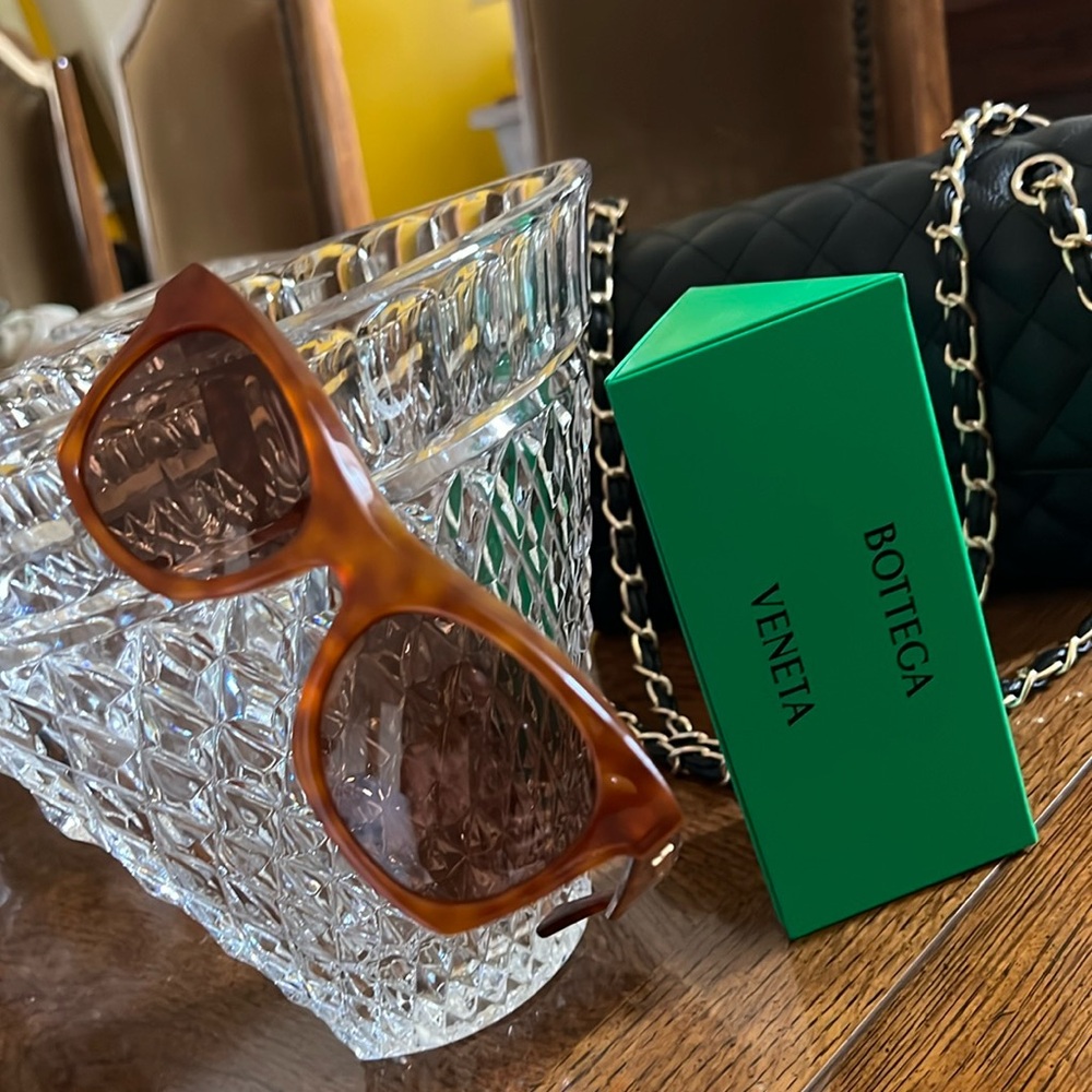 Luxe and beautiful Bottega Veneta sunglasses!